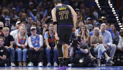 东契奇最少缺阵2周！若赛季报销湖人季后赛前景堪忧